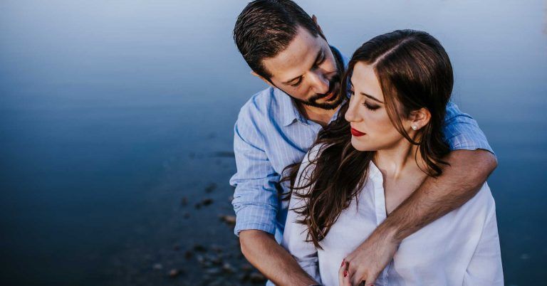 pareja en el pantano del Guadanuño
