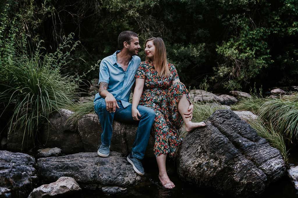 novios en el rio