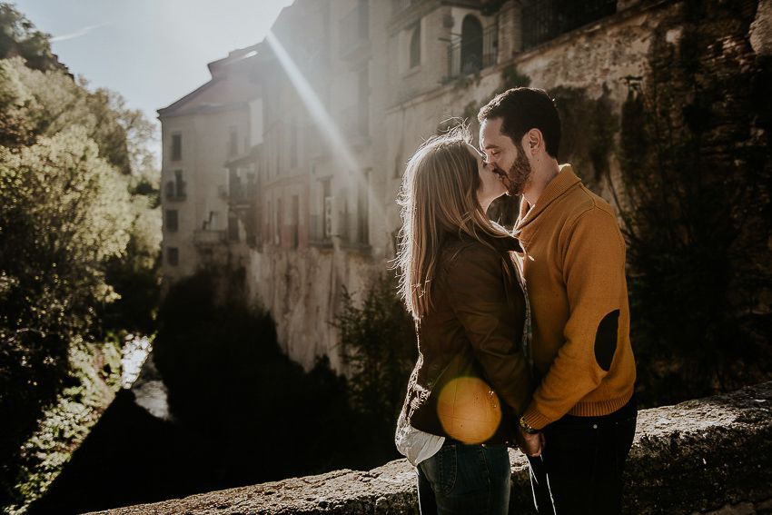 besos en el paseo de los tristes