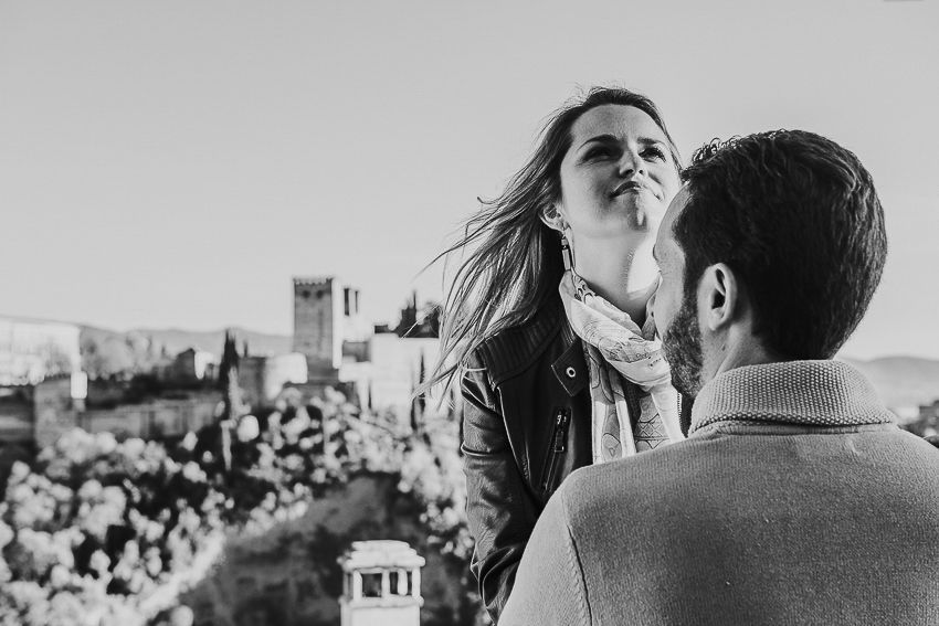 novios en el mirador de la alhambra