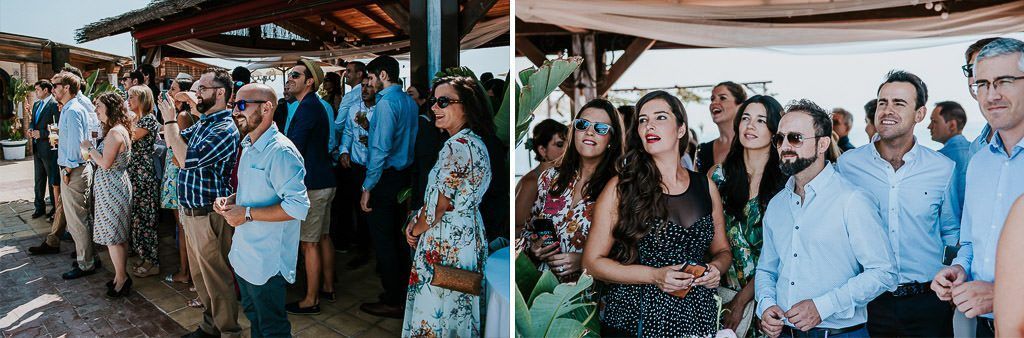 invitados viendo a las novias