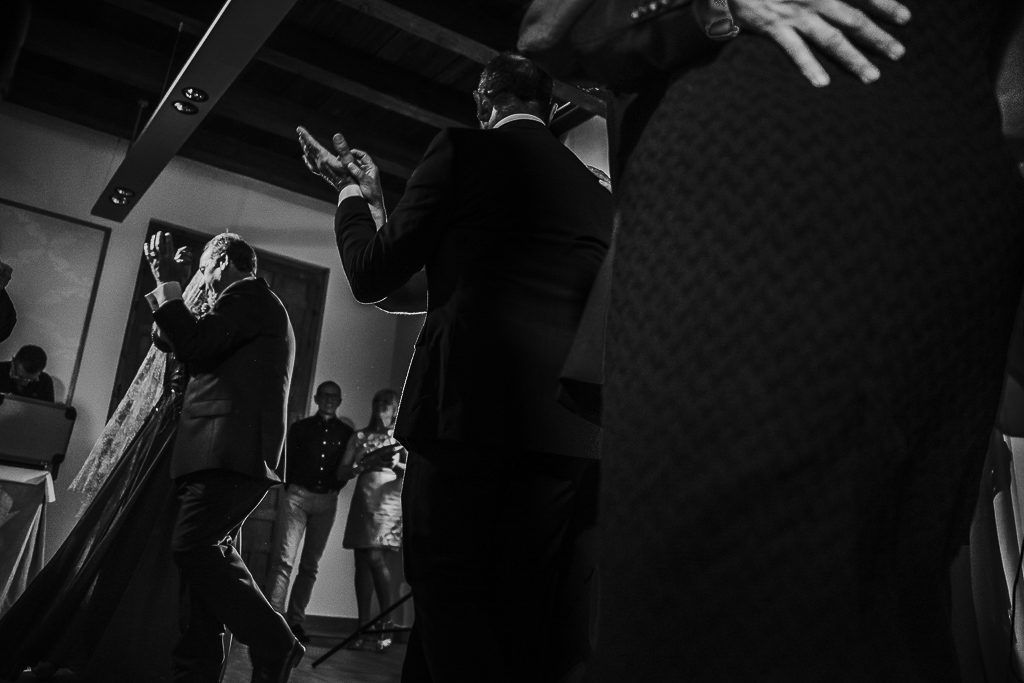 invitados bailando