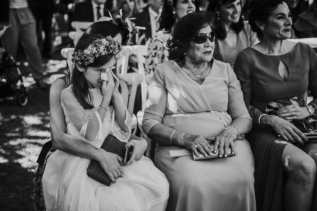 niña emocionada