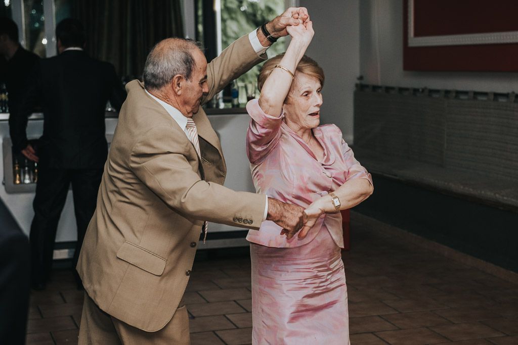 bailando en una boda