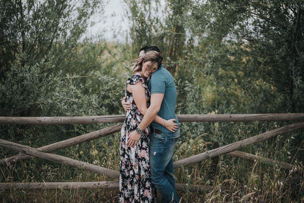 pareja abrazada