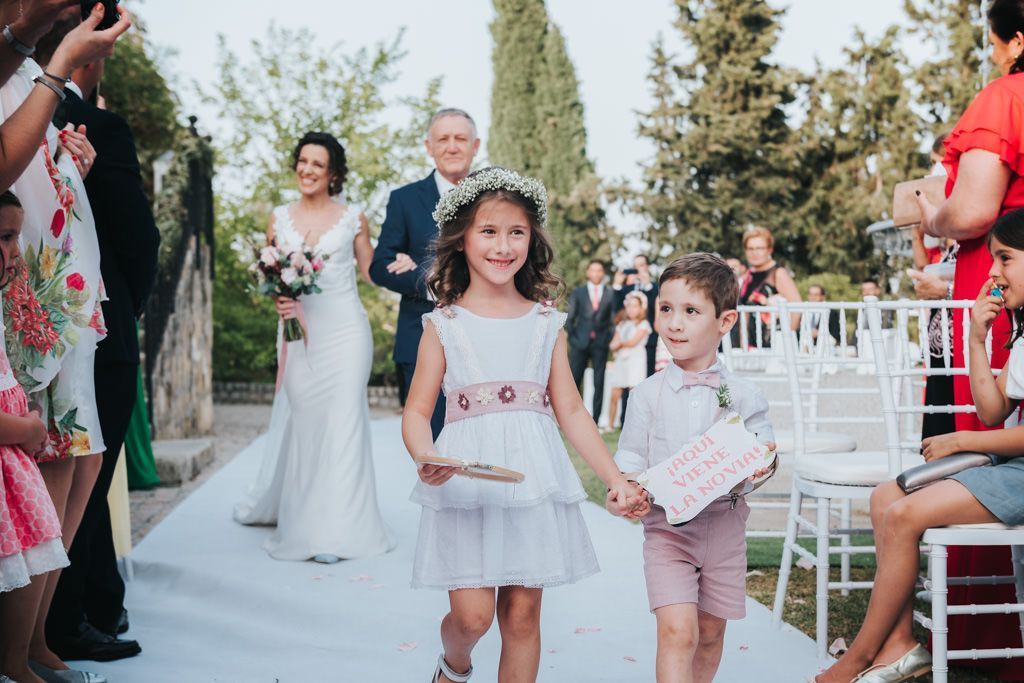 entrada de los niños en una boda
