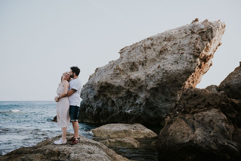novios en la playa