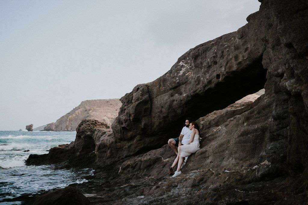 novios en la playa